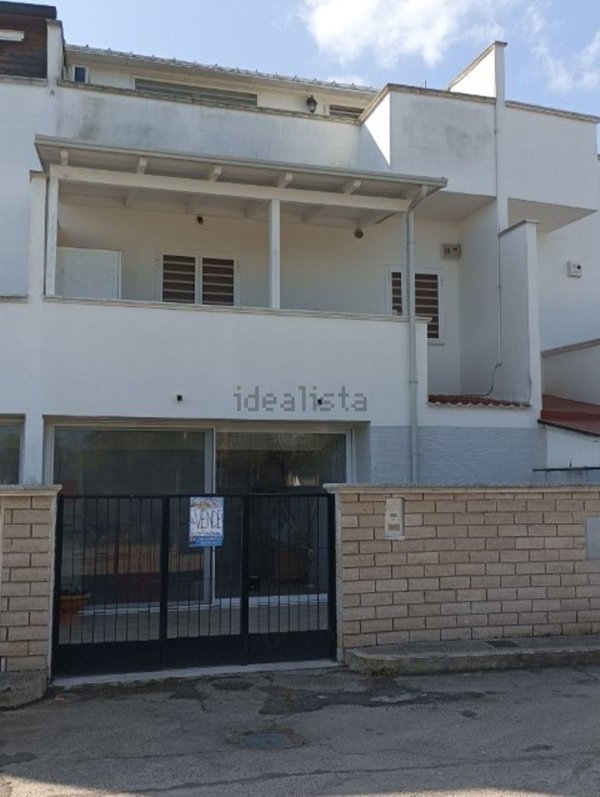 casa indipendente in vendita a Palo del Colle in zona Auricarro