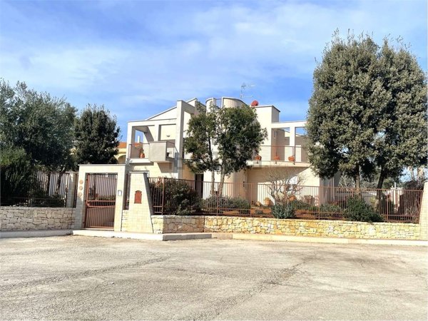 casa indipendente in vendita a Palo del Colle in zona Auricarro