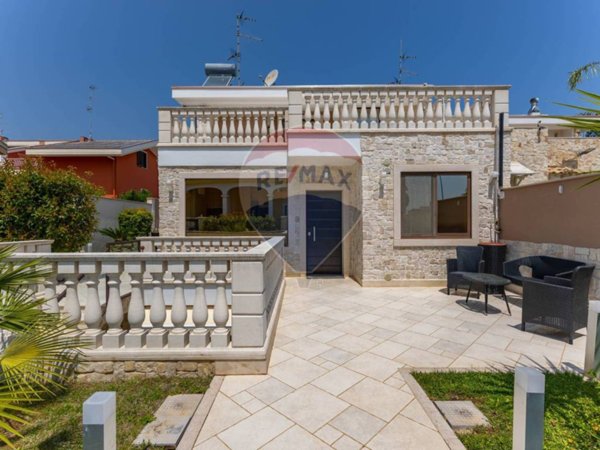casa indipendente in vendita a Palo del Colle in zona Auricarro