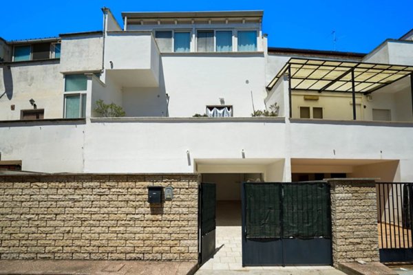 casa indipendente in vendita a Palo del Colle in zona Auricarro