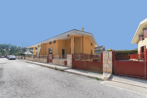 casa indipendente in vendita a Palo del Colle in zona Auricarro