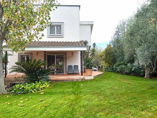 casa indipendente in vendita a Palo del Colle in zona Auricarro