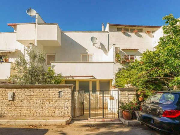 casa indipendente in vendita a Palo del Colle in zona Auricarro