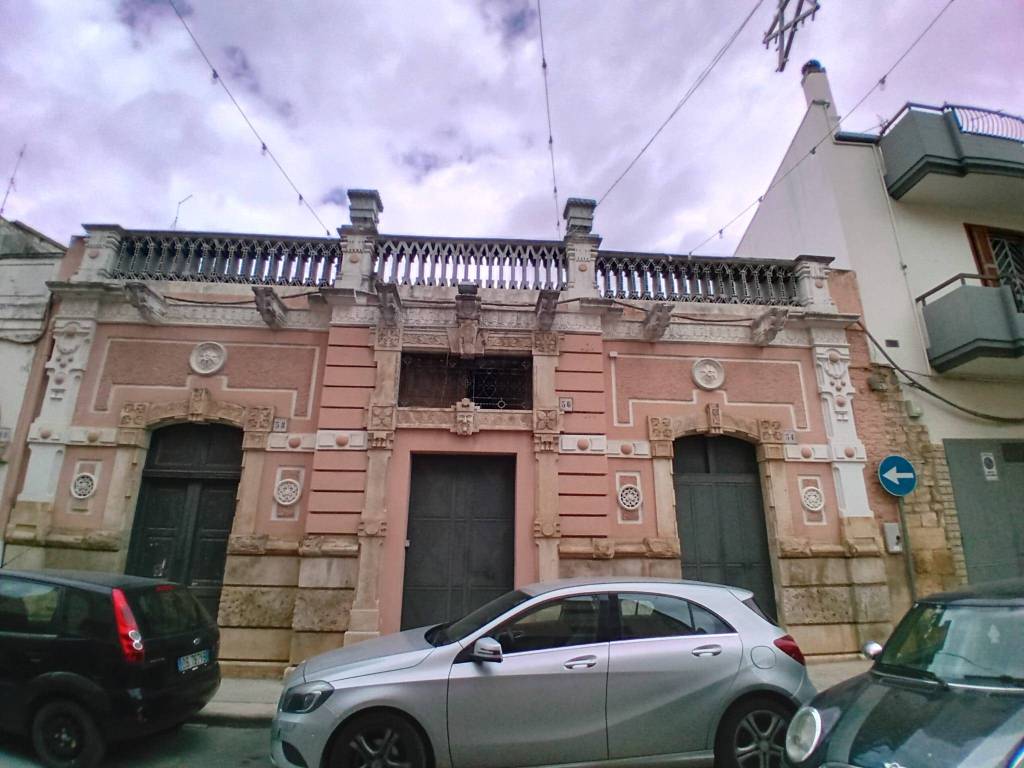 negozio in vendita a Palo del Colle in zona Auricarro