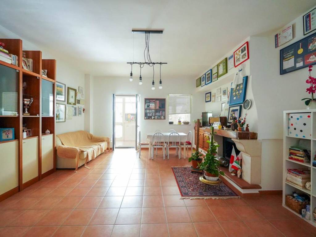 casa indipendente in vendita a Palo del Colle in zona Auricarro