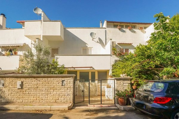 casa indipendente in vendita a Palo del Colle in zona Auricarro