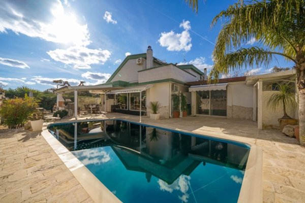 casa indipendente in vendita a Palo del Colle in zona Auricarro