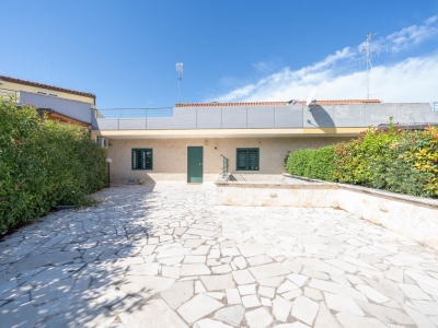 casa indipendente in vendita a Palo del Colle in zona Auricarro