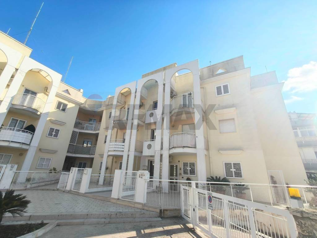 appartamento in vendita a Palo del Colle in zona Auricarro