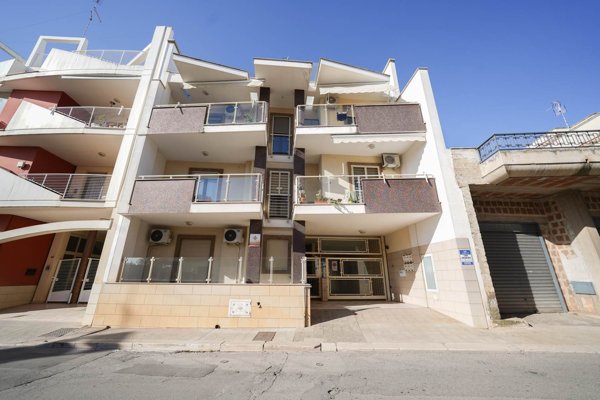 appartamento in vendita a Palo del Colle in zona Auricarro