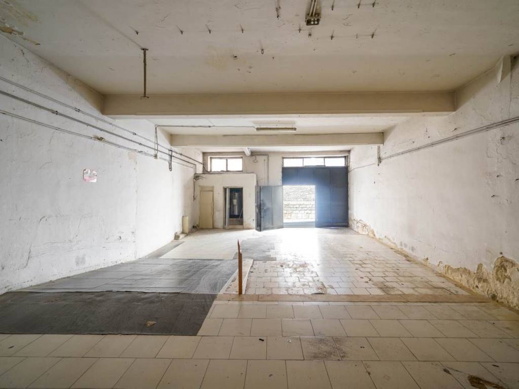 locale commerciale in vendita a Palo del Colle