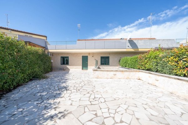 casa indipendente in vendita a Palo del Colle in zona Auricarro