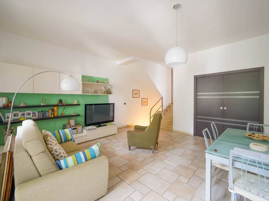casa indipendente in vendita a Palo del Colle in zona Auricarro