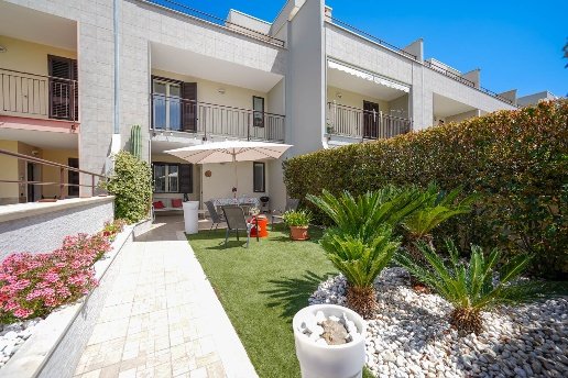 casa indipendente in vendita a Palo del Colle in zona Auricarro