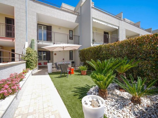 casa indipendente in vendita a Palo del Colle in zona Auricarro