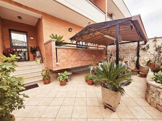 casa indipendente in vendita a Palo del Colle in zona Auricarro