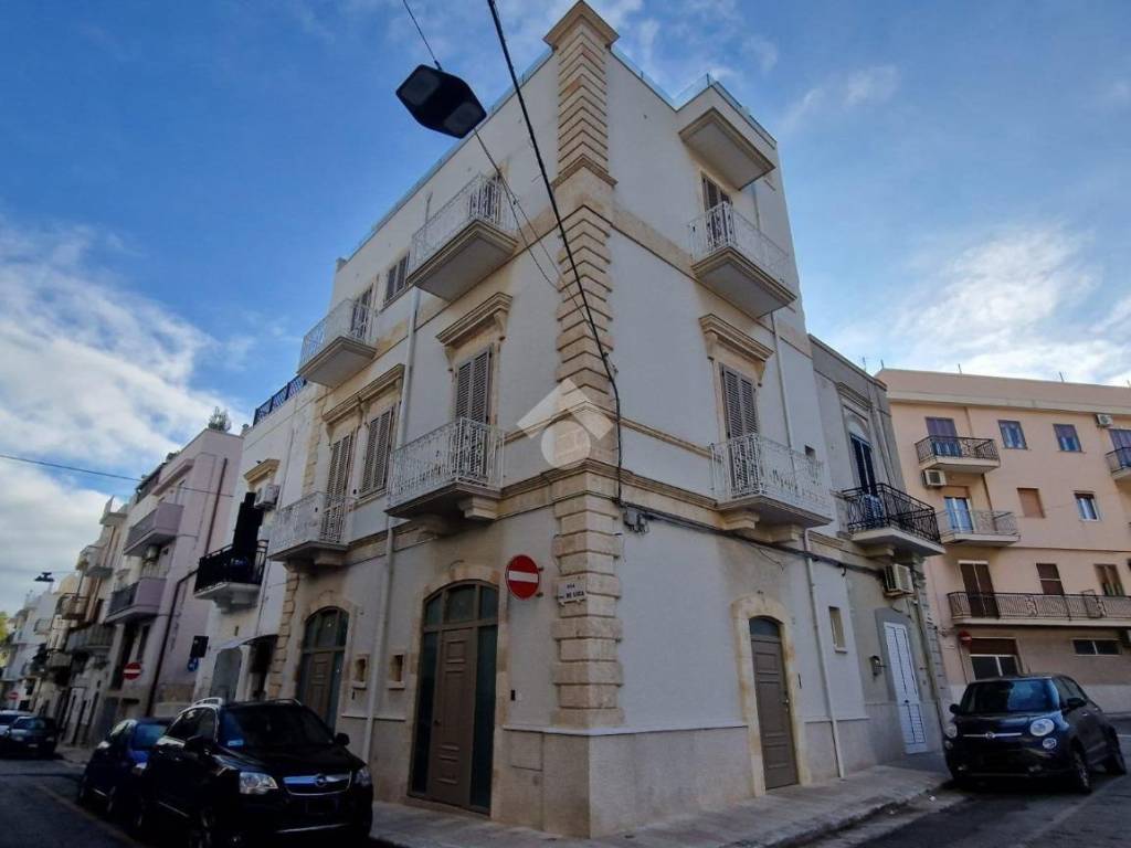 casa indipendente in vendita a Polignano a Mare