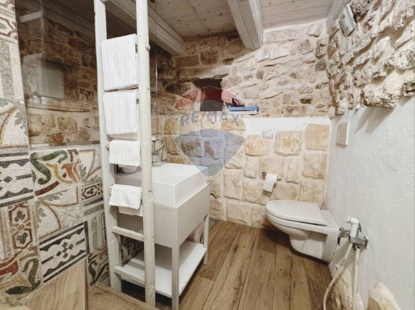 casa indipendente in vendita a Polignano a Mare