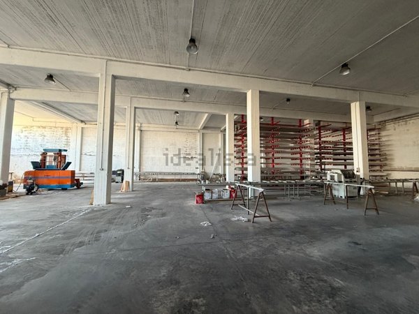 locale di sgombero in vendita a Polignano a Mare