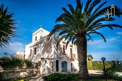 casa indipendente in vendita a Polignano a Mare