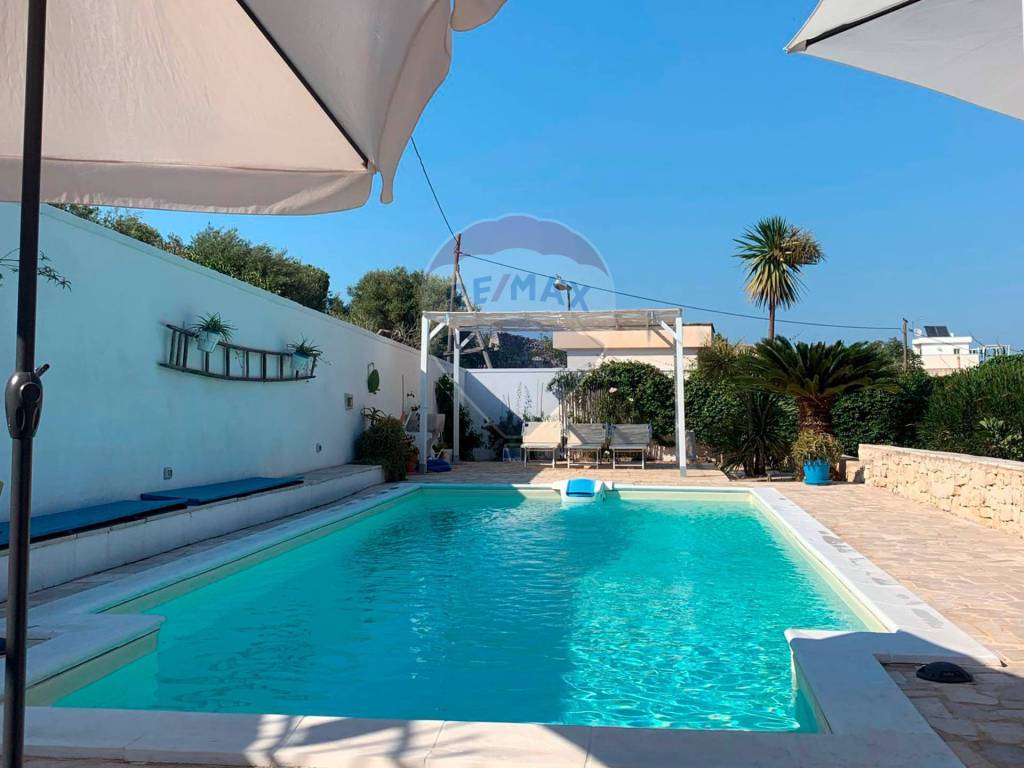 casa indipendente in vendita a Polignano a Mare