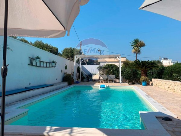 casa indipendente in vendita a Polignano a Mare