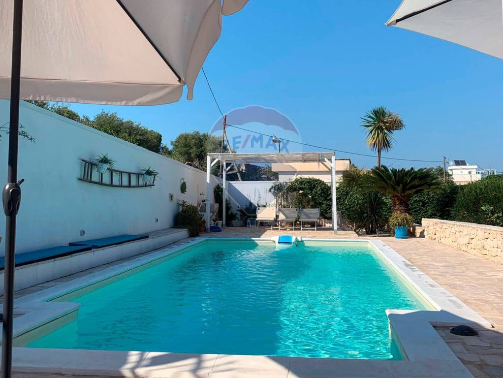 casa indipendente in vendita a Polignano a Mare