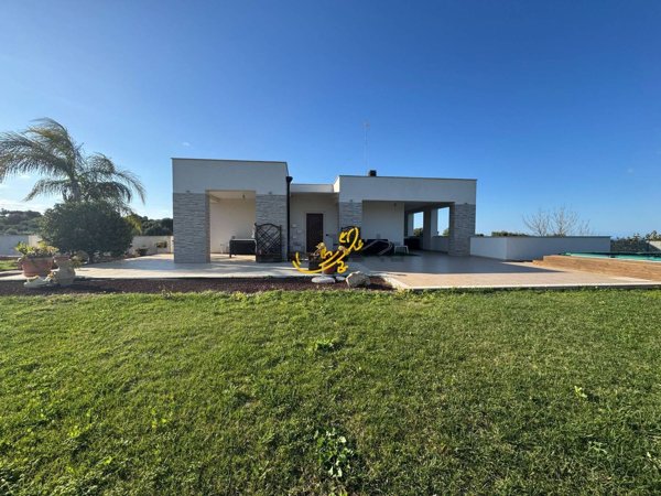 casa indipendente in vendita a Polignano a Mare