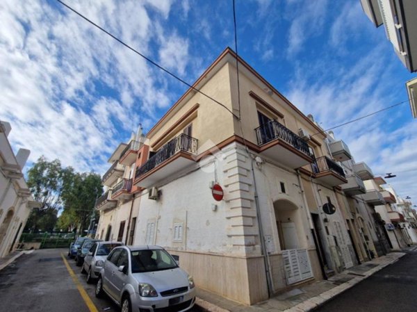 casa indipendente in vendita a Polignano a Mare