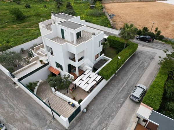 casa indipendente in vendita a Polignano a Mare