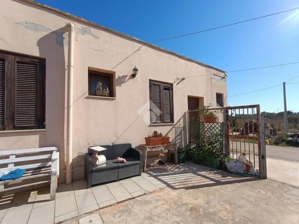 casa indipendente in vendita a Polignano a Mare in zona Cavuzzi