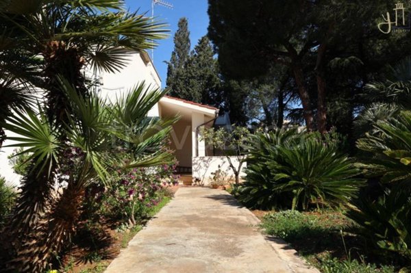 casa indipendente in vendita a Polignano a Mare