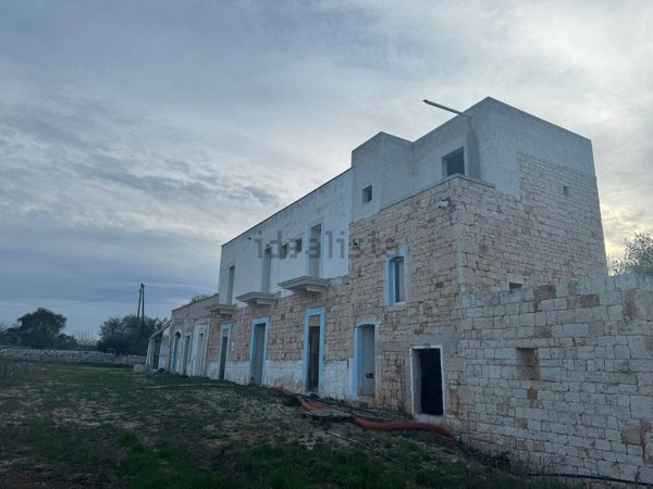 esavano in vendita a Polignano a Mare
