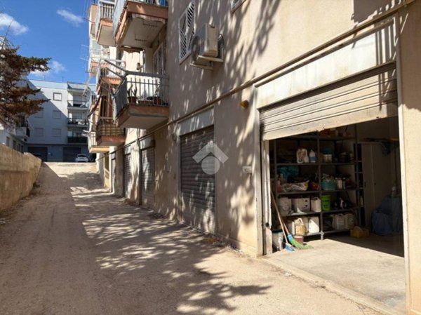 locale di sgombero in vendita a Polignano a Mare