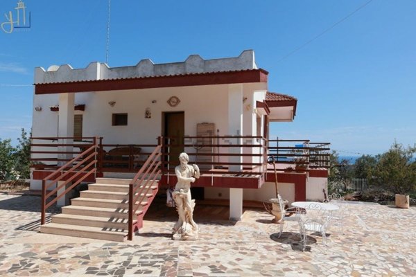 casa indipendente in vendita a Polignano a Mare