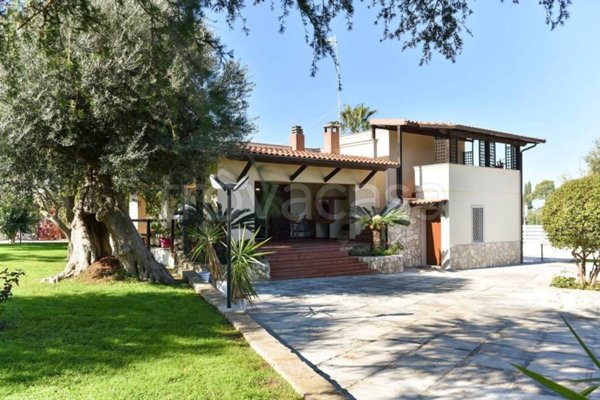 casa indipendente in vendita a Polignano a Mare