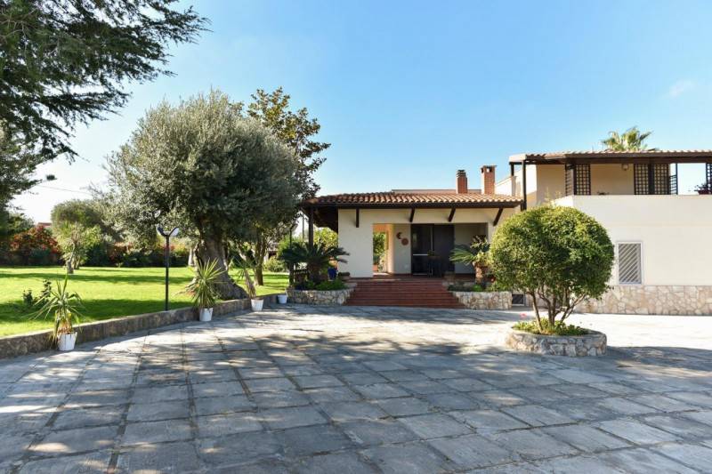 casa indipendente in vendita a Polignano a Mare