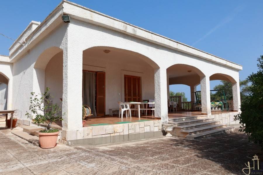 casa indipendente in vendita a Polignano a Mare