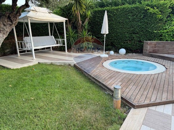 casa indipendente in vendita a Polignano a Mare