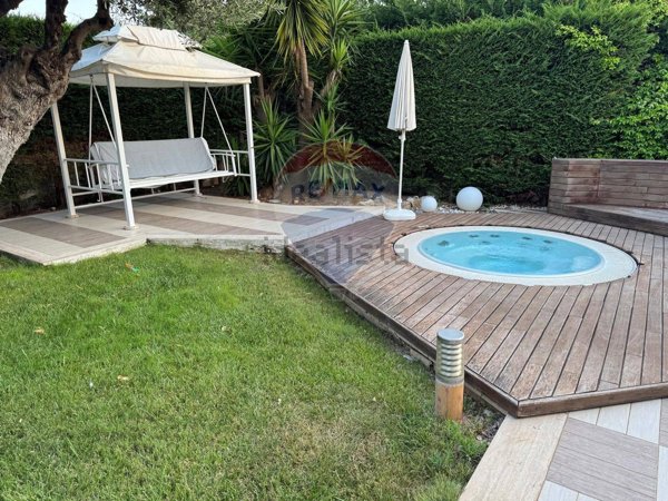 casa indipendente in vendita a Polignano a Mare