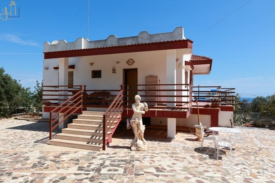 casa indipendente in vendita a Polignano a Mare