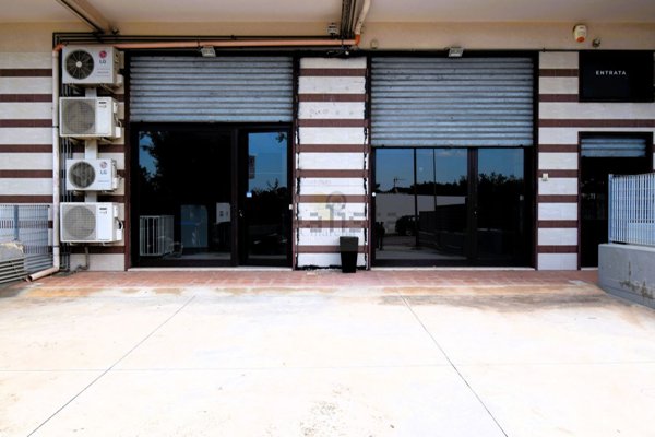 locale commerciale in vendita a Polignano a Mare