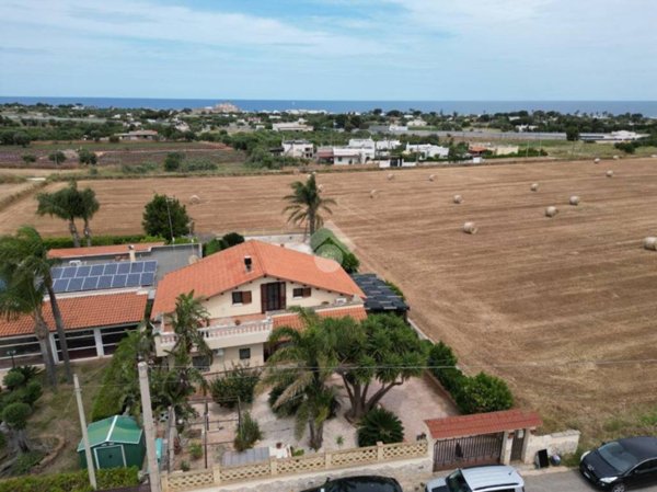 casa indipendente in vendita a Polignano a Mare