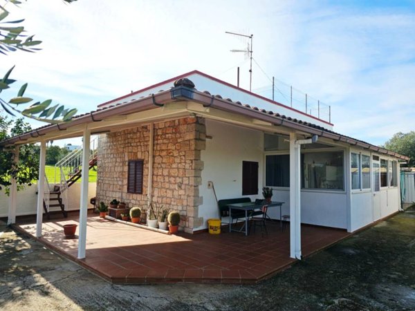 casa indipendente in vendita a Polignano a Mare