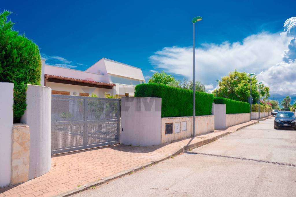 casa indipendente in vendita a Polignano a Mare