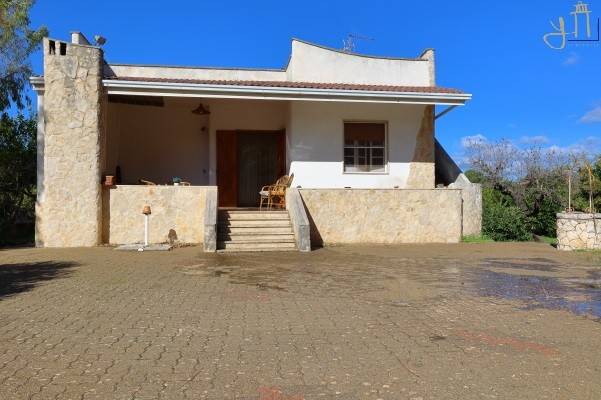 casa indipendente in vendita a Polignano a Mare