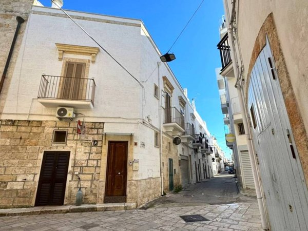 casa indipendente in vendita a Polignano a Mare