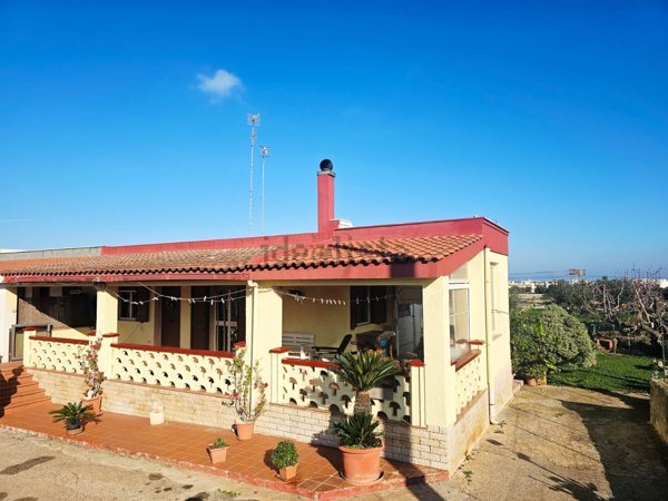 casa indipendente in vendita a Polignano a Mare