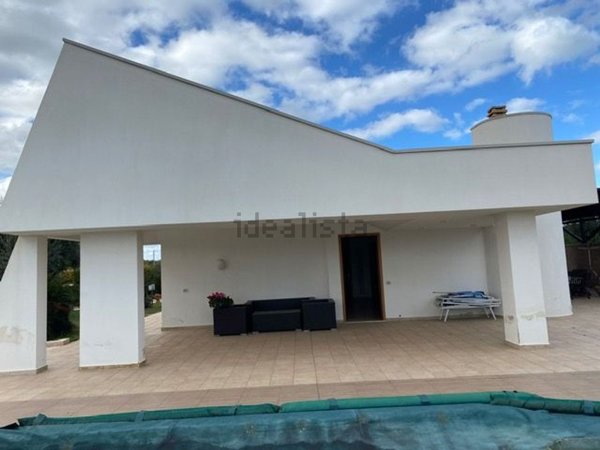 casa indipendente in vendita a Polignano a Mare