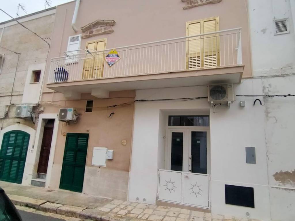 casa indipendente in vendita a Polignano a Mare